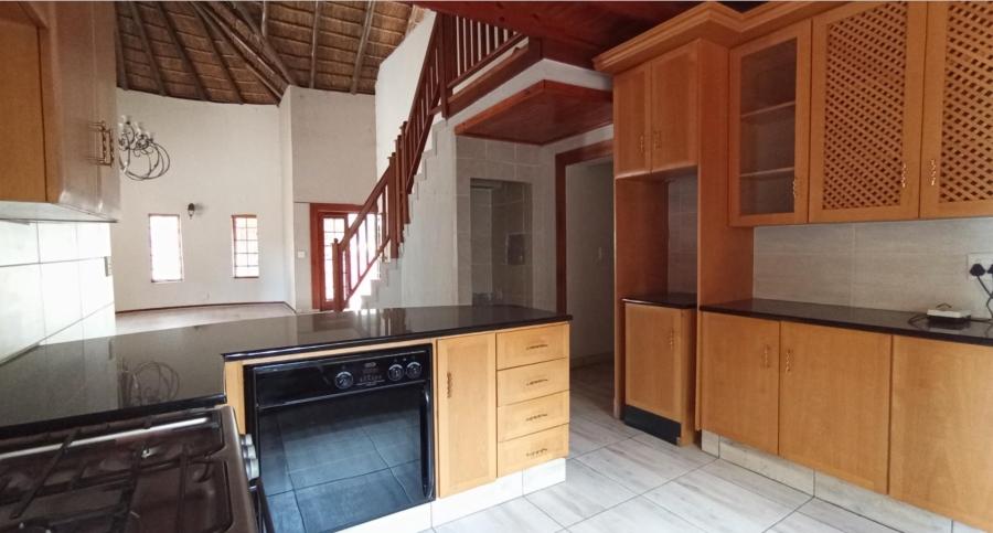 To Let 5 Bedroom Property for Rent in Melodie North West